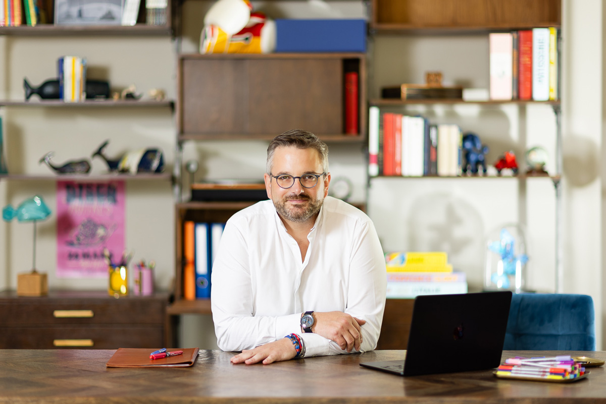 Charles Dorémus à son bureau